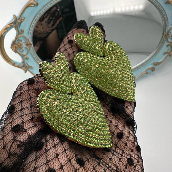 Anthropologie GREEN HEART CRYSTAL DROP EARRINGS - Picture 13 of 13
